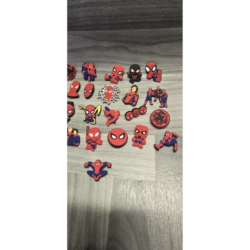 Lot Of 25 Spiderman Croc Charms
